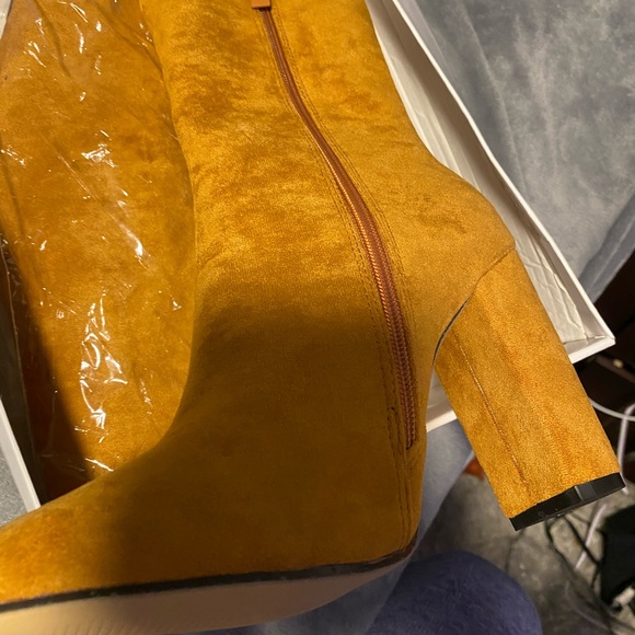 Boots - Picture 3 of 8